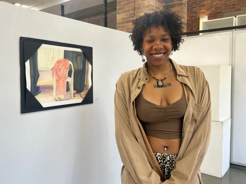 Estudiantes de Artes Visuales exploraron la memoria en la exposición 'Huellas entre lápiz y agua'